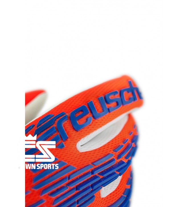 GOALKEEPER GLOVES